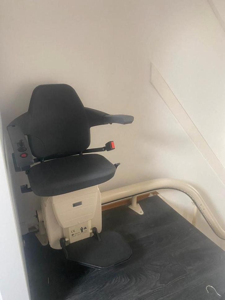 Traplift ,tegen elk aannemelijk bod, Diversen, Trapliften, Zo goed als nieuw, Ophalen