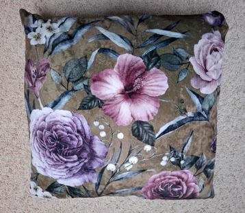 Groen fluweel kussen met paarse rozen 42x42 beschikbaar voor biedingen