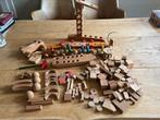 Oud houten speelgoed, o.a. treintjes, boot en hijskraan, Gebruikt, Ophalen of Verzenden