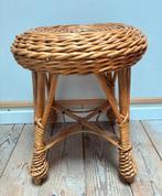 Vintage rotan plantentafeltje kruk, Huis en Inrichting, Krukjes, Ophalen of Verzenden, Gebruikt, Hout