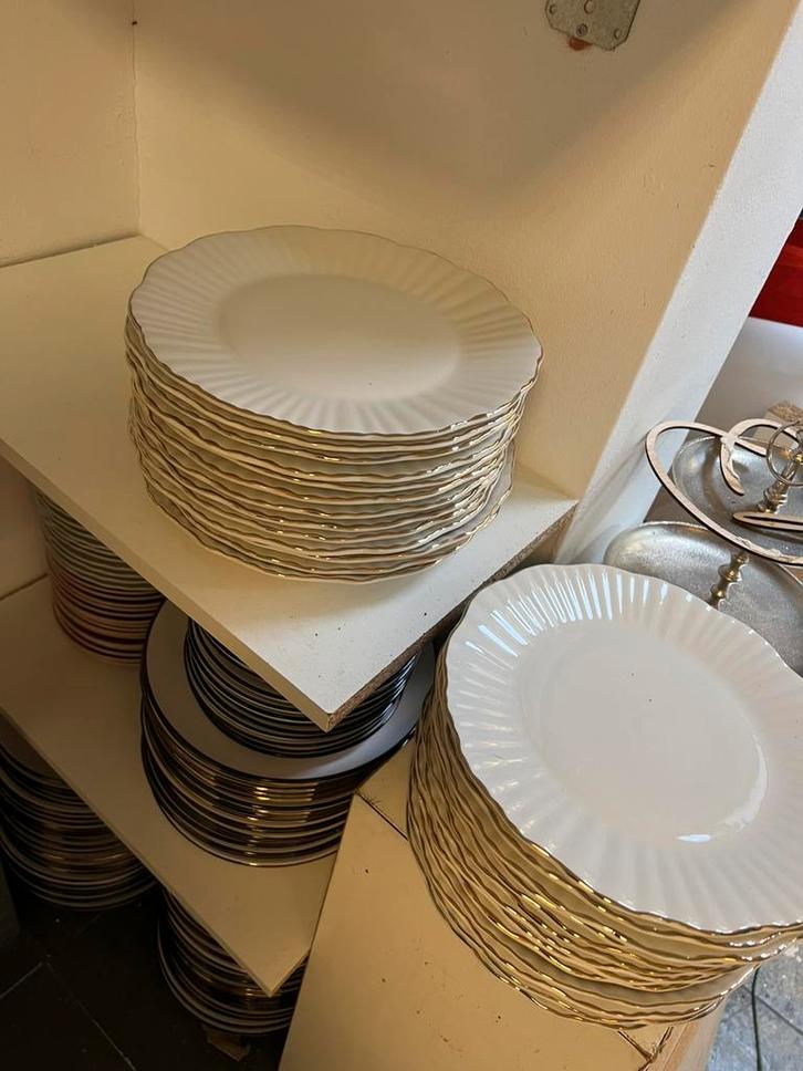 Borden, Antiek en Kunst, Antiek | Servies compleet, Ophalen of Verzenden