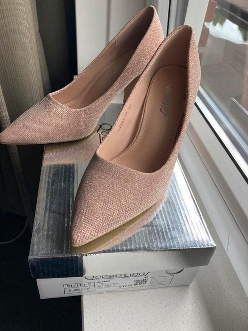 Champagne goud glitter pumps mt 40 (1x gedragen) Galazaak, Kleding | Dames, Schoenen, Zo goed als nieuw, Pumps, Overige kleuren