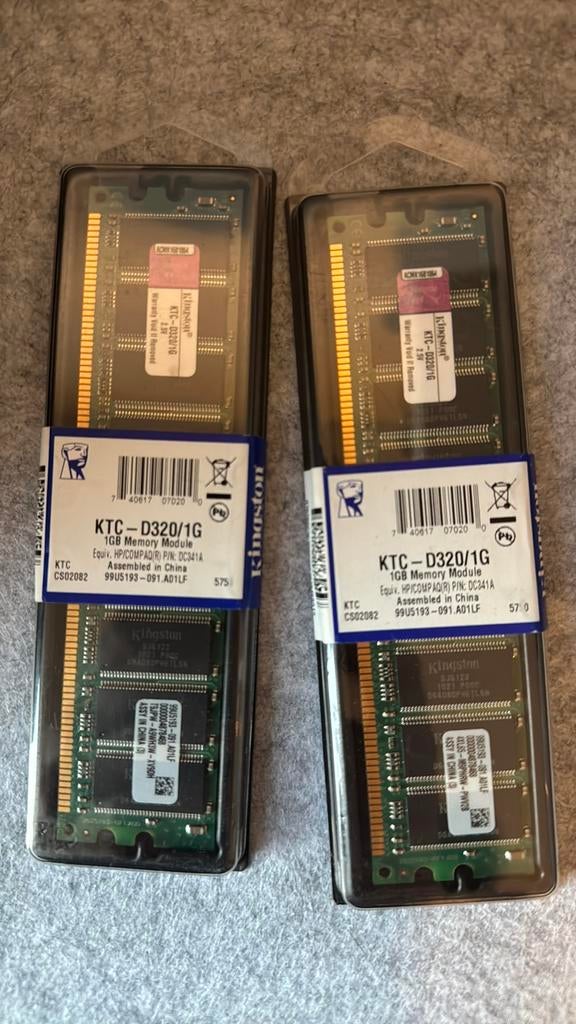 Kingston ram 2x 1gb, Ophalen of Verzenden, Zo goed als nieuw, DDR3, Desktop