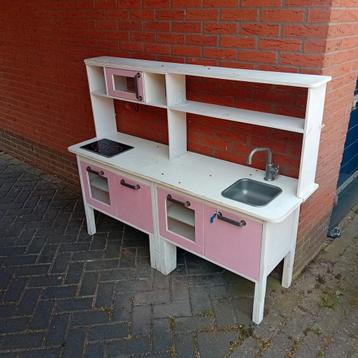 Speelkeukentje van de ikea beschikbaar voor biedingen