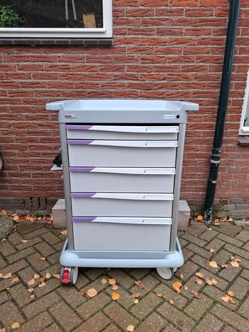 Medische Trolley/medicatiekar/gereedschapswagen beschikbaar voor biedingen