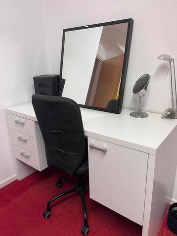 Bureau / makeuptafel beschikbaar voor biedingen