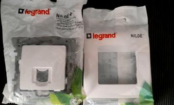 Nieuwe Legrand Niloè RJ45 6 UTP wandcontactdoos + afdekplaat beschikbaar voor biedingen