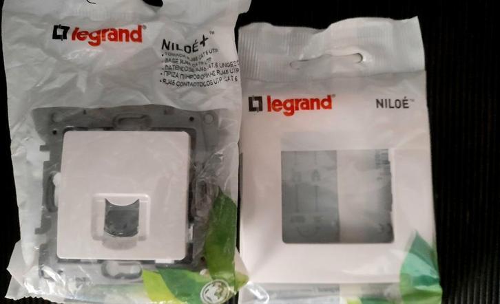 Nieuwe Legrand Niloè RJ45 6 UTP wandcontactdoos + afdekplaat, Computers en Software, Accesspoints, Nieuw, Ophalen of Verzenden