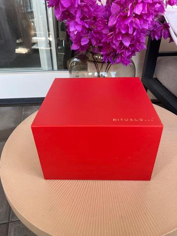 *GRATIS* Grote lege Rituals giftbox. beschikbaar voor biedingen