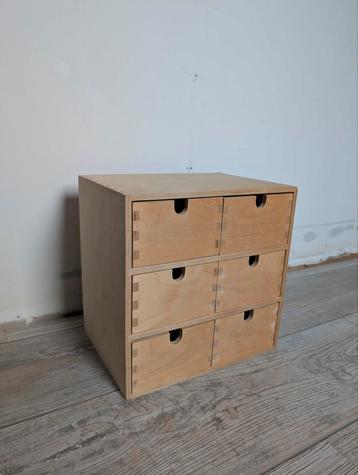 Houten ladekastje voor knutselspulletjes  beschikbaar voor biedingen