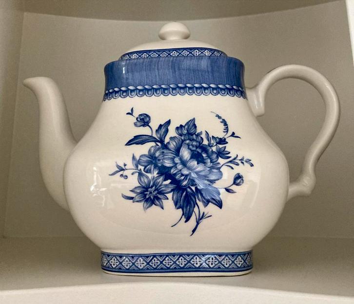 NIEUW! Churchill theepot - Out of the Blue, Antiek en Kunst, Antiek | Keramiek en Aardewerk, Ophalen