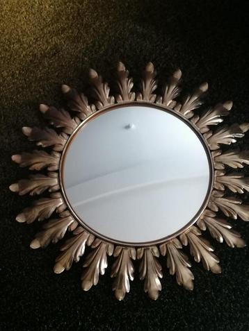 midcentury zonnenspiegel de Knudt met bolle spiegel izgst beschikbaar voor biedingen