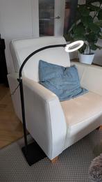 Staande leeslamp met loep, Ophalen