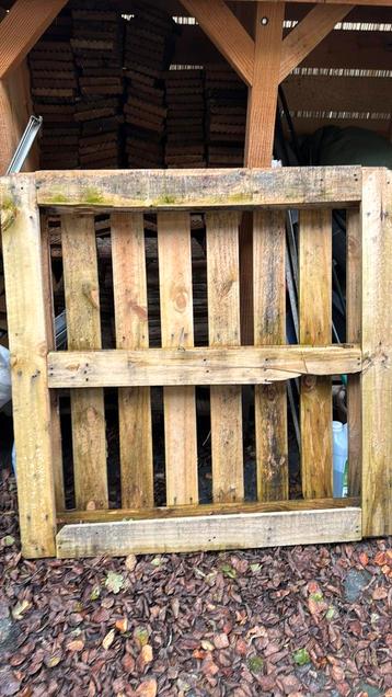 Twee pallets gratis af te halen beschikbaar voor biedingen