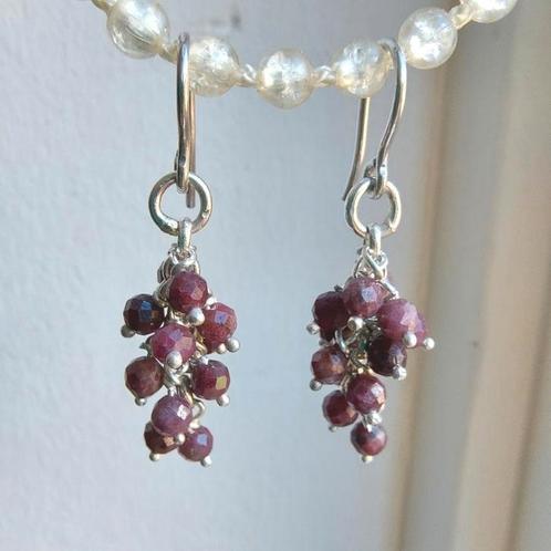 Mooie ,speelse nieuwe zilveren Robijn oorbellen., Sieraden, Tassen en Uiterlijk, Oorbellen, Nieuw, Hangers, Zilver, Roze, Met edelsteen