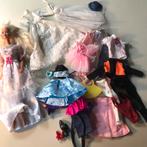 Barbie met kleertjes óók vintage incl accessoires, Verzamelen, Poppen, Ophalen of Verzenden, Kleertjes