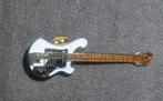 Vintage pin – Zwarte elektrische gitaar – Rock ’n roll stijl, Ophalen of Verzenden, Zwart, Overige materialen