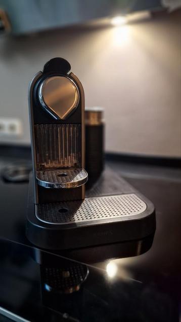 Nespresso Machine met Melkopschuimer beschikbaar voor biedingen