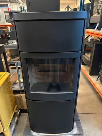 Houtkachel Hwam 4660C hoge kachel showmodel beschikbaar voor biedingen