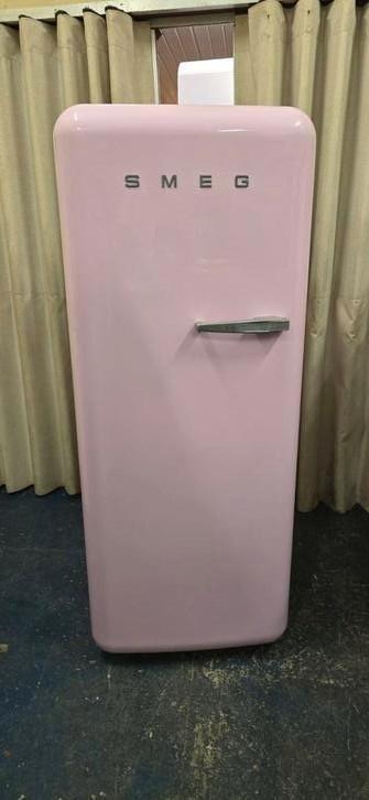 Roze Smeg koelkast Great Britai  beschikbaar voor biedingen