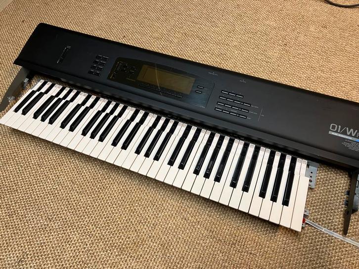 Korg 01/w in onderdelen (wel werkend!), Muziek en Instrumenten, Keyboards, Gebruikt, 61 toetsen, Korg, Aanslaggevoelig, Midi-aansluiting