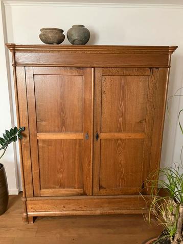 Mooie eikenhouten kast. beschikbaar voor biedingen