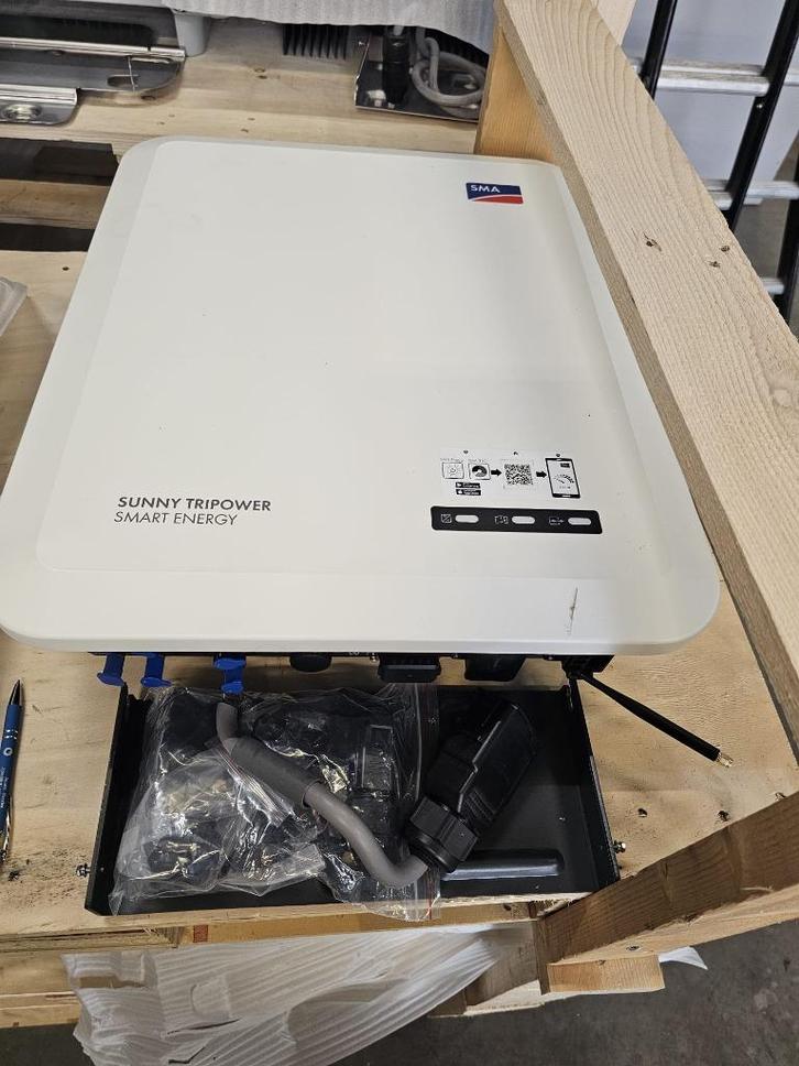 SMA hybride omvormers 6, 8 en 10 kW voor thuisbatterij, Doe-het-zelf en Verbouw, Zonnepanelen en Toebehoren, Gebruikt, Overige typen