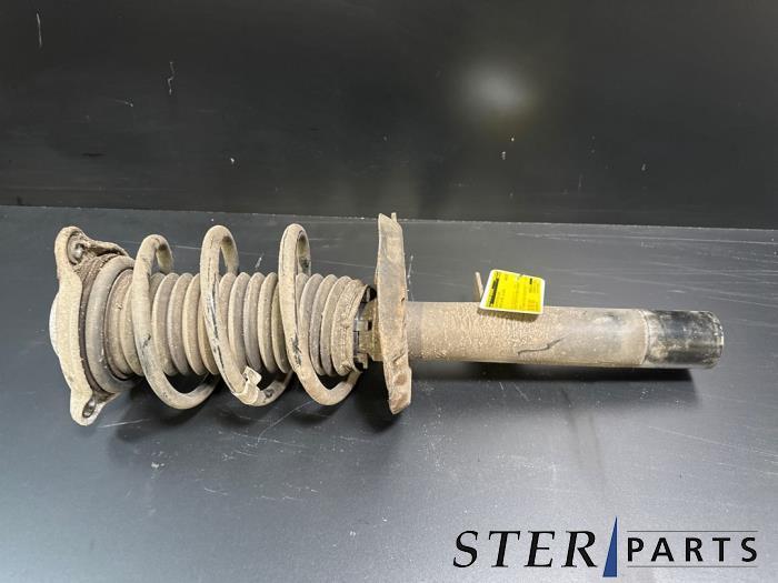 Schokdemper rechts-voor van een Mercedes B-Klasse, Auto-onderdelen, Ophanging en Onderstel, Mercedes-Benz, Gebruikt, 3 maanden garantie