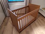 Degelijk houten ledikant met matras, Kinderen en Baby's, Babywiegjes en Ledikanten, Ophalen, Gebruikt, Ledikant