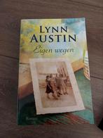 Eigen Wegen - Lynn Austin, Ophalen of Verzenden, Zo goed als nieuw, Nederland