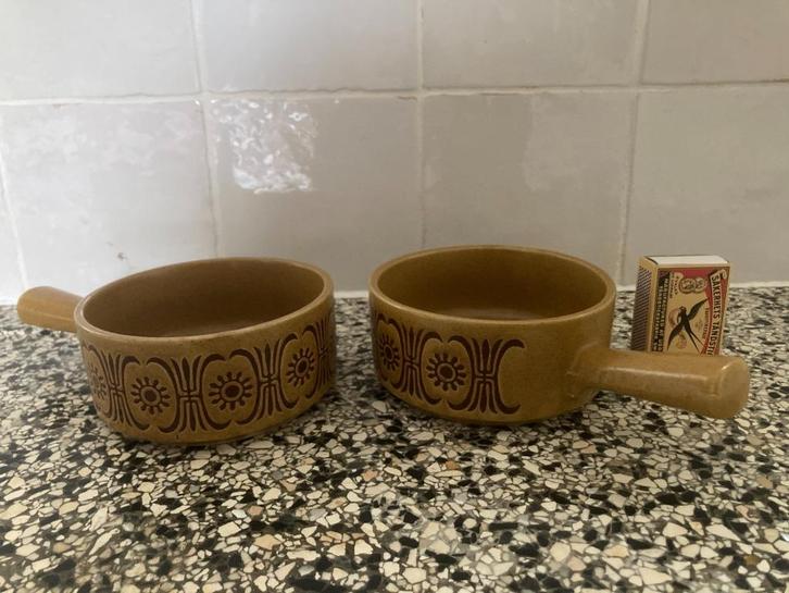 2 lichtbruine casserole steel kommetjes met retro decoratie, Huis en Inrichting, Keuken | Servies, Zo goed als nieuw, Ophalen of Verzenden