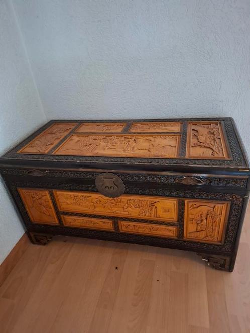 Oosterse kist met houtsnijwerk, Antiek en Kunst, Antiek | Meubels | Kasten, Ophalen