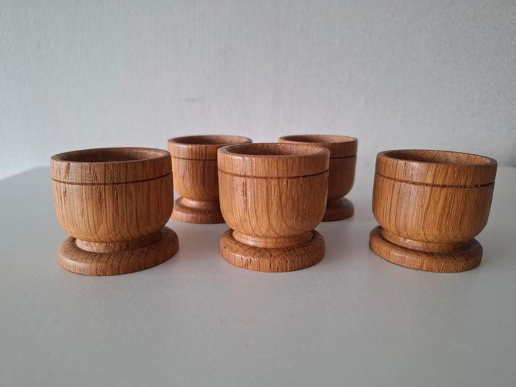 5x Houtsnijwerk, vintage eierdopjes. 4,5x4,5 cm. Zgan., Huis en Inrichting, Keuken | Servies, Zo goed als nieuw, Ophalen of Verzenden