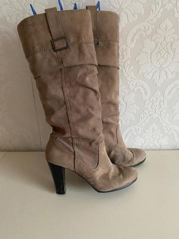 Laarzen, ZARA, maat 40, hakhoogte 9 cm, beige beschikbaar voor biedingen