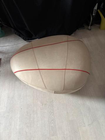 Leolux hocker - poef Piatra beschikbaar voor biedingen