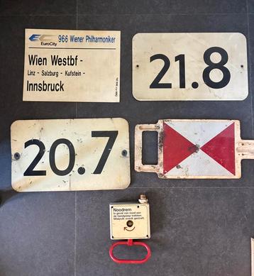 Wagonborden Hectometerbord en Noodremhendel NS . beschikbaar voor biedingen
