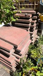 Gratis af te halen: 50 rode betontegels + passtukjes, Tuin en Terras, Tegels en Klinkers, Ophalen, Gebruikt, 5 tot 10 m², Beton