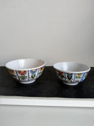 Makkum oude antieke kommetjes, 2 stuks beschikbaar voor biedingen