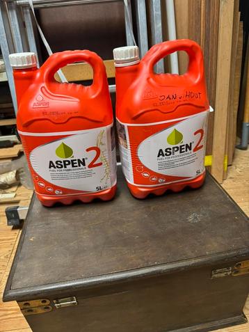 2 Jerrycans Aspen2. beschikbaar voor biedingen