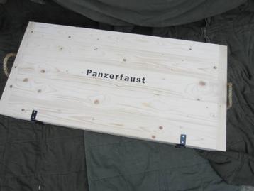 Panzerfaust kist  beschikbaar voor biedingen