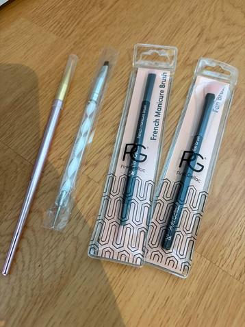 Pink Gellac Nagelkwastjes Set beschikbaar voor biedingen