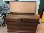 Houten dekenkist met decoratief houtsnijwerk, Ophalen of Verzenden, Gebruikt, 100 tot 150 cm