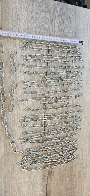 Stukken metalen/ ijzer / verchroomde ketting beschikbaar voor biedingen