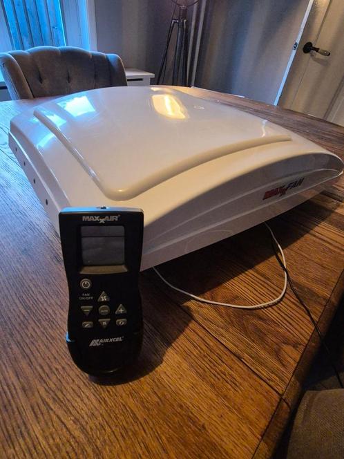 Maxxfan deluxe wit, ventilator camper of caravan, Witgoed en Apparatuur, Zonnebanken en Gezichtsbruiners, Zo goed als nieuw, Ophalen