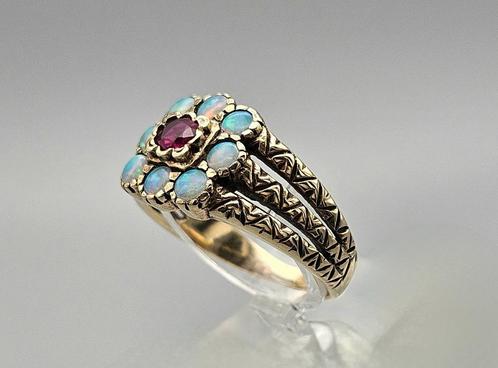 Gouden Vintage ring met edelsteen opaal en robijn. 2024/211., Sieraden, Tassen en Uiterlijk, Antieke sieraden, Ring, Goud, Met edelsteen
