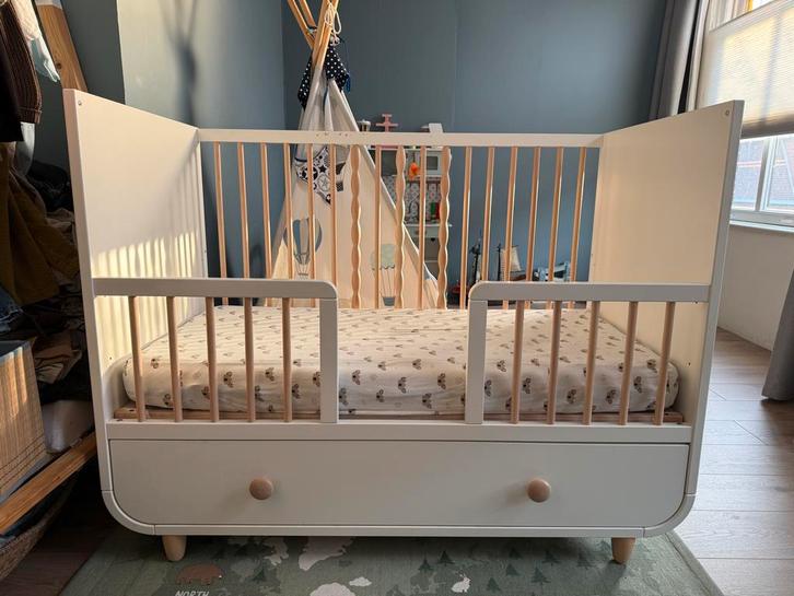 Ikea MYLLRA Babybed 60x120 + Matras + Bedzijkant, Kinderen en Baby's, Babywiegjes en Ledikanten, Zo goed als nieuw, Ledikant, Ophalen