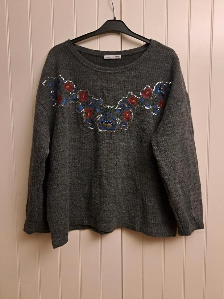 Donkergrijze trui met borduursels pailletten van Zara,mt.L, Kleding | Dames, Truien en Vesten, Gedragen, Maat 42/44 (L), Grijs
