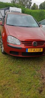 Volkswagen Golf 1.6 16V FSI 85KW 5D 2005 Rood, Auto's, Voorwielaandrijving, 4 cilinders, 620 kg, Origineel Nederlands