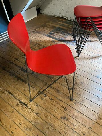 6 Rode Stapelbare Keukenstoelen - Butterfly Design beschikbaar voor biedingen
