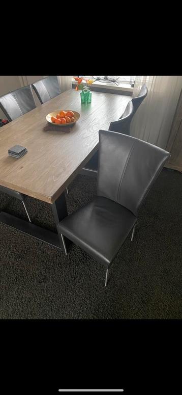 6 Nette Leren Eethoekstoelen Grijs/Zwart €50.- Setprijs !!!! beschikbaar voor biedingen